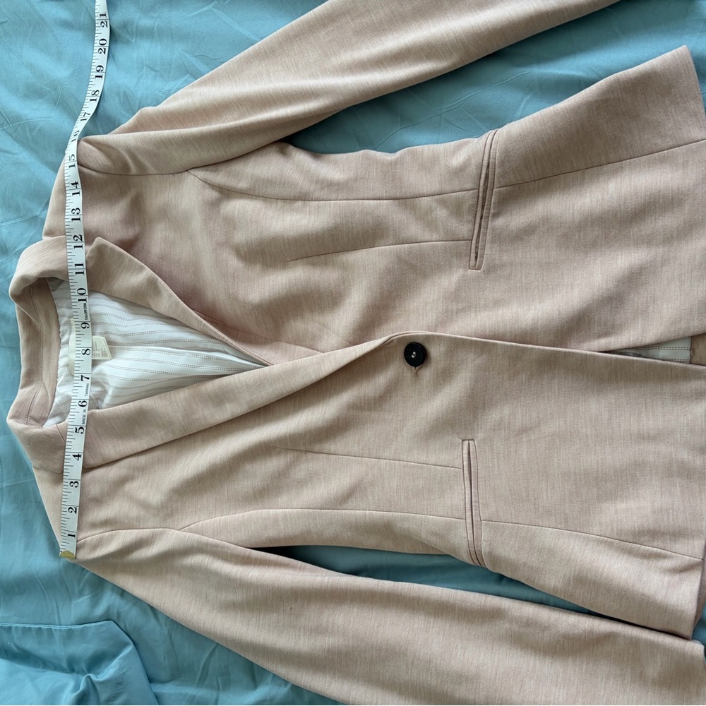 3/$15! H&M Classic Light Pink Women's Blazer - Picture 5 of 9